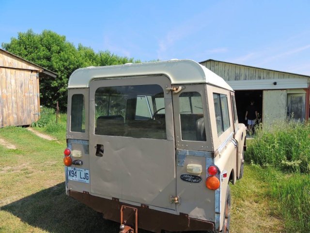 Le toit simple de Passe montagne sur Momovik