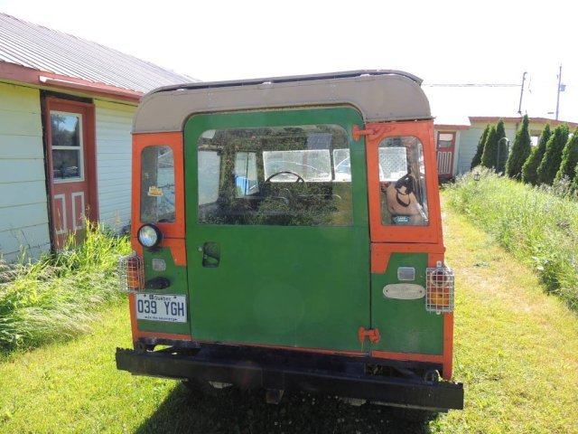 Le double toit tropical de Momovik sur Passe montagne