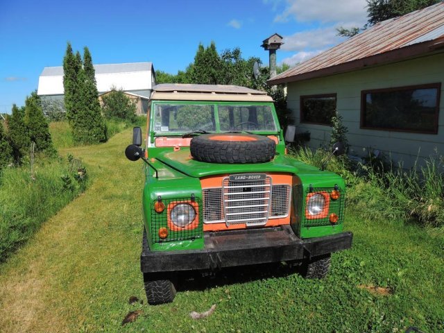 Le double toit tropical de Momovik sur Passe montagne