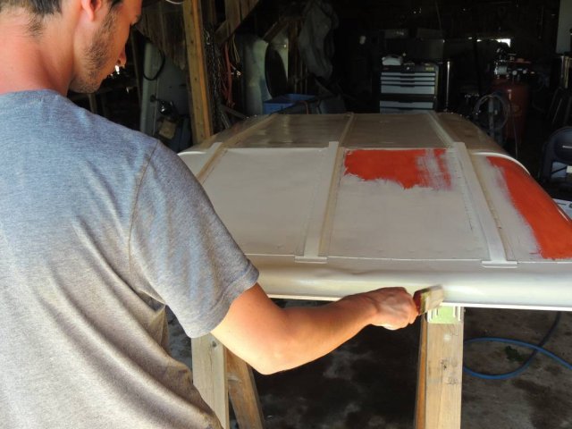 Première couche de peinture sur le toit du Série 3 