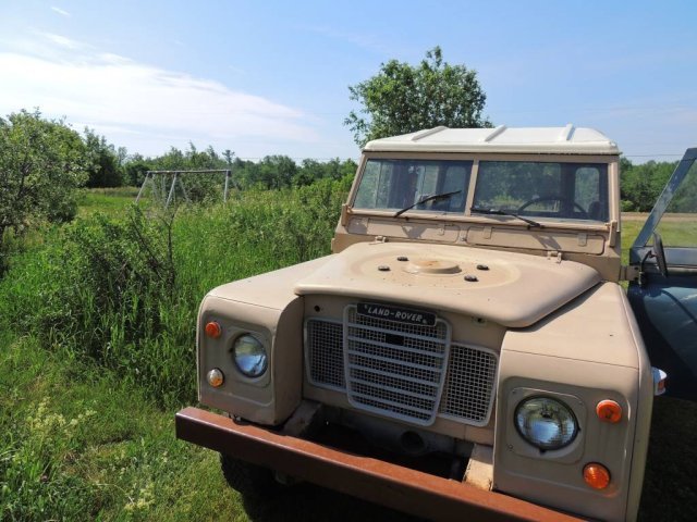 Le toit simple de Passe montagne sur Momovik